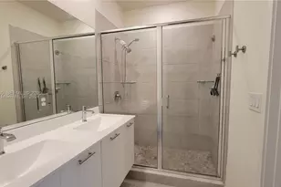 4675 NW 83rd Pkwy, Doral, FL 33166 - Photo 9