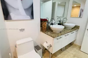 41 SE 5th St, Miami, FL 33131 - Photo 27