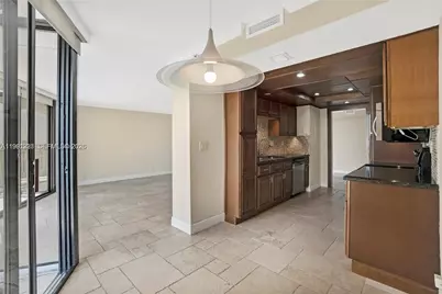 1000 Quayside Ter #706, Miami, FL 33138 - Photo 15