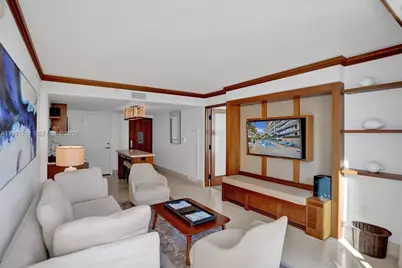 6801 Collins Ave 309 Door  #314, Miami Beach, FL 33141 - Photo 5