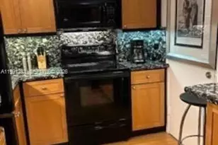 5005 Collins Ave, Miami Beach, FL 33140 - Photo 11