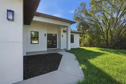 2039 Detroit Dr, Labelle, FL 33935 - Photo 3