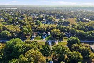 2039 Detroit Dr, Labelle, FL 33935 - Photo 7