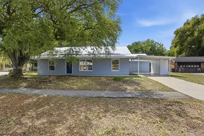 210 E Sugarland Cir, Clewiston, FL 33440 - Photo 1
