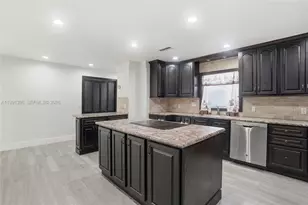 210 E Sugarland Cir, Clewiston, FL 33440 - Photo 21