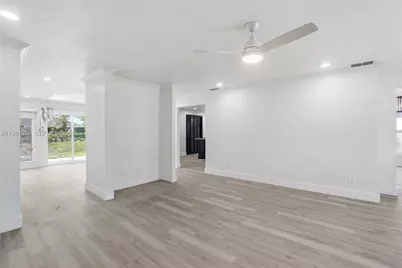 210 E Sugarland Cir, Clewiston, FL 33440 - Photo 13