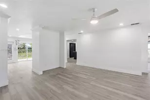 210 E Sugarland Cir, Clewiston, FL 33440 - Photo 13