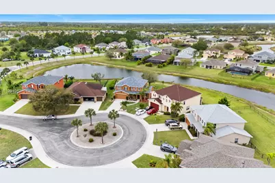 8130 Blue Daze Ct, Lehigh Acres, FL 33972 - Photo 5