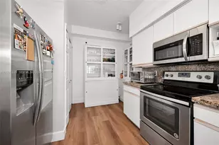 3165 NE 184th St, Aventura, FL 33160 - Photo 11