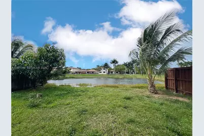 422 SE 34th Ter #422, Homestead, FL 33033 - Photo 5