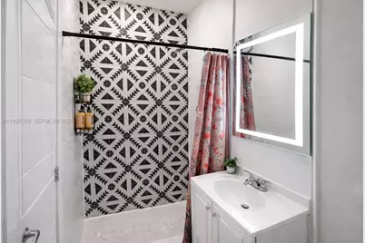 450 NE 155th Ter, Miami, FL 33162 - Photo 5