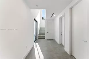 2840 SW 32nd Ct, Miami, FL 33133 - Photo 17