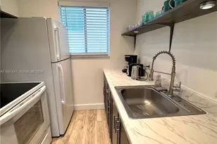 740 11th St, Miami Beach, FL 33139 - Photo 9