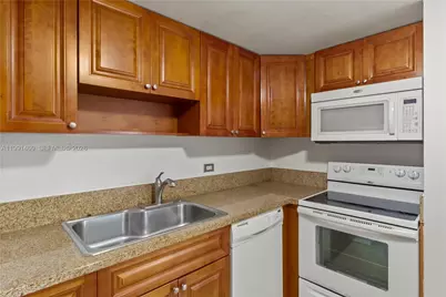 905 Brickell Bay Dr #531, Miami, FL 33131 - Photo 21