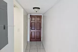 10090 NW 80th Ct, Hialeah Gardens, FL 33016 - Photo 7