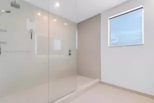 10502 NW 66th St, Doral, FL 33178 - Photo 23