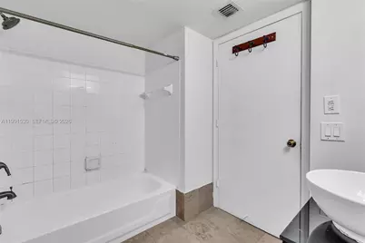 470 S Park Rd #7-204, Hollywood, FL 33021 - Photo 17