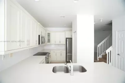 10468 NW 61st Ln, Doral, FL 33178 - Photo 7