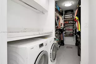 1420 Brickell Bay Dr, Miami, FL 33131 - Photo 33