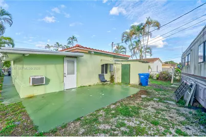 1440 NE 183rd St, North Miami Beach, FL 33179 - Photo 23