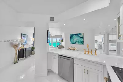 6767 Collins Ave #1110, Miami Beach, FL 33141 - Photo 13