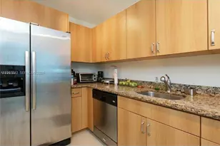 7501 E Treasure Dr, North Bay Village, FL 33141 - Photo 7