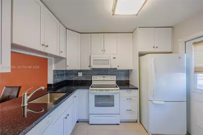 2300 Park Ln #203, Hollywood, FL 33021 - Photo 5