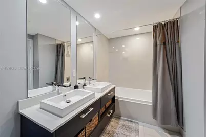 45 SW 9th St #3405, Miami, FL 33130 - Photo 9