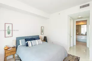 55 SE 6th St, Miami, FL 33131 - Photo 13