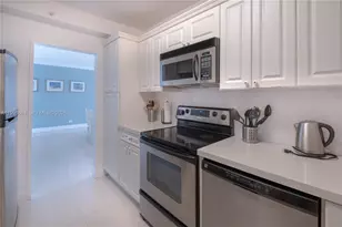 5601 Collins Ave, Miami Beach, FL 33140 - Photo 9