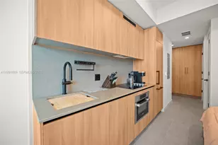 121 NE 5th St, Miami, FL 33132 - Photo 3