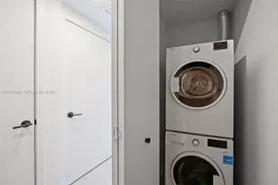 121 NE 5th St, Miami, FL 33132 - Photo 13