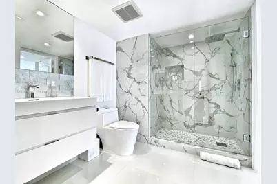 1200 SE Brickell Bay Dr #1707, Miami, FL 33131 - Photo 13