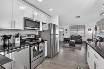 5404 NW 27th Way, Tamarac, FL 33309 - Photo 9