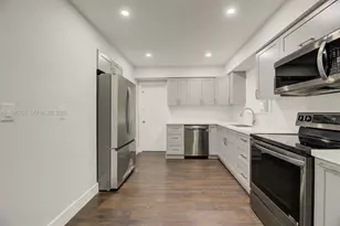 7811 NW 10th St, Pembroke Pines, FL 33024 - Photo 9