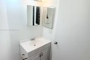 2871 N Oakland Forest Dr, Oakland Park, FL 33309 - Photo 17