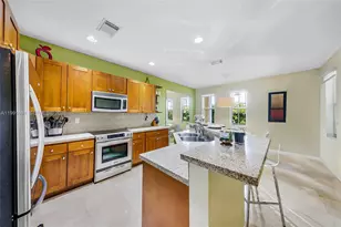 10711 NW 75th Ln, Doral, FL 33178 - Photo 9