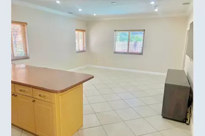 8899 NW 176th Ln, Hialeah, FL 33018 - Photo 9