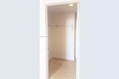 1060 Brickell Ave #2403, Miami, FL 33131 - Photo 15