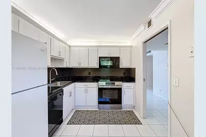 605 Oaks Dr #405, Pompano Beach, FL 33069 - Photo 11