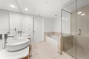 50 Biscayne Blvd, Miami, FL 33132 - Photo 13