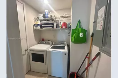 218 SE 14th St #TS303, Miami, FL 33131 - Photo 15