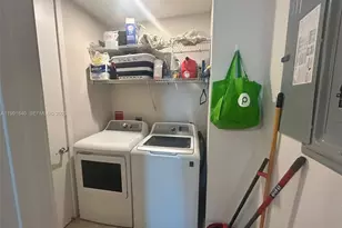 218 SE 14th St, Miami, FL 33131 - Photo 15