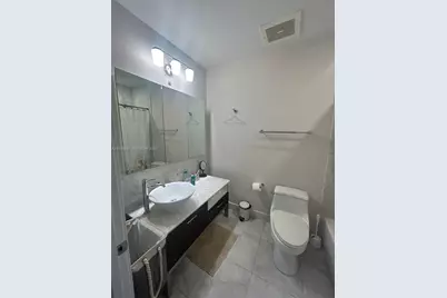 218 SE 14th St #TS303, Miami, FL 33131 - Photo 11