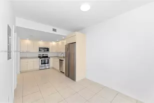 365 NW 109th Ave, Miami, FL 33172 - Photo 7