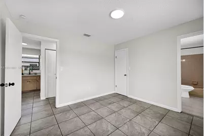 2934 NW 94th St, Miami, FL 33147 - Photo 45