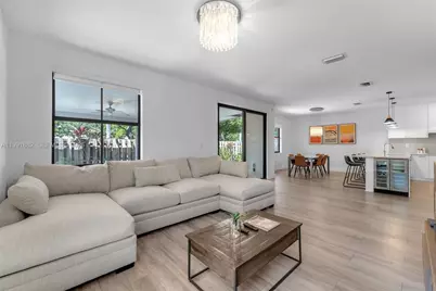 9761 NW 9th St, Miami, FL 33172 - Photo 13