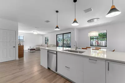 9761 NW 9th St, Miami, FL 33172 - Photo 7