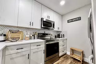 10019 Winding Lake Rd, Sunrise, FL 33351 - Photo 5