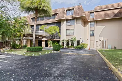 665 NE 195th St #222, Miami, FL 33179 - Photo 1